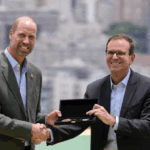 Príncipe William visita Pão de Açúcar e recebe chave da cidade do Rio
