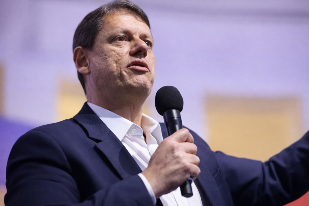 Governo de SP propõe reajuste de 10% para policiais e mudanças no plano de carreira