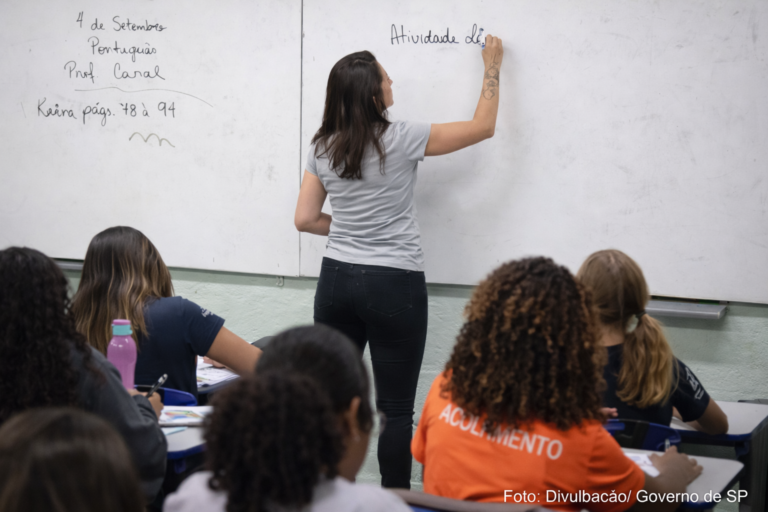 Governo de SP pagará R$ 391,8 milhões em bônus para profissionais da educação