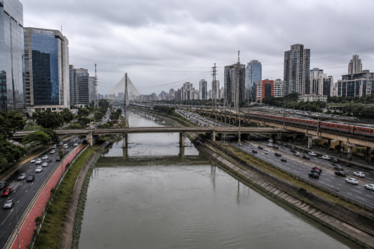 Monitoramento aponta melhora em afluentes do Rio Pinheiros após obras ambientais em São Paulo